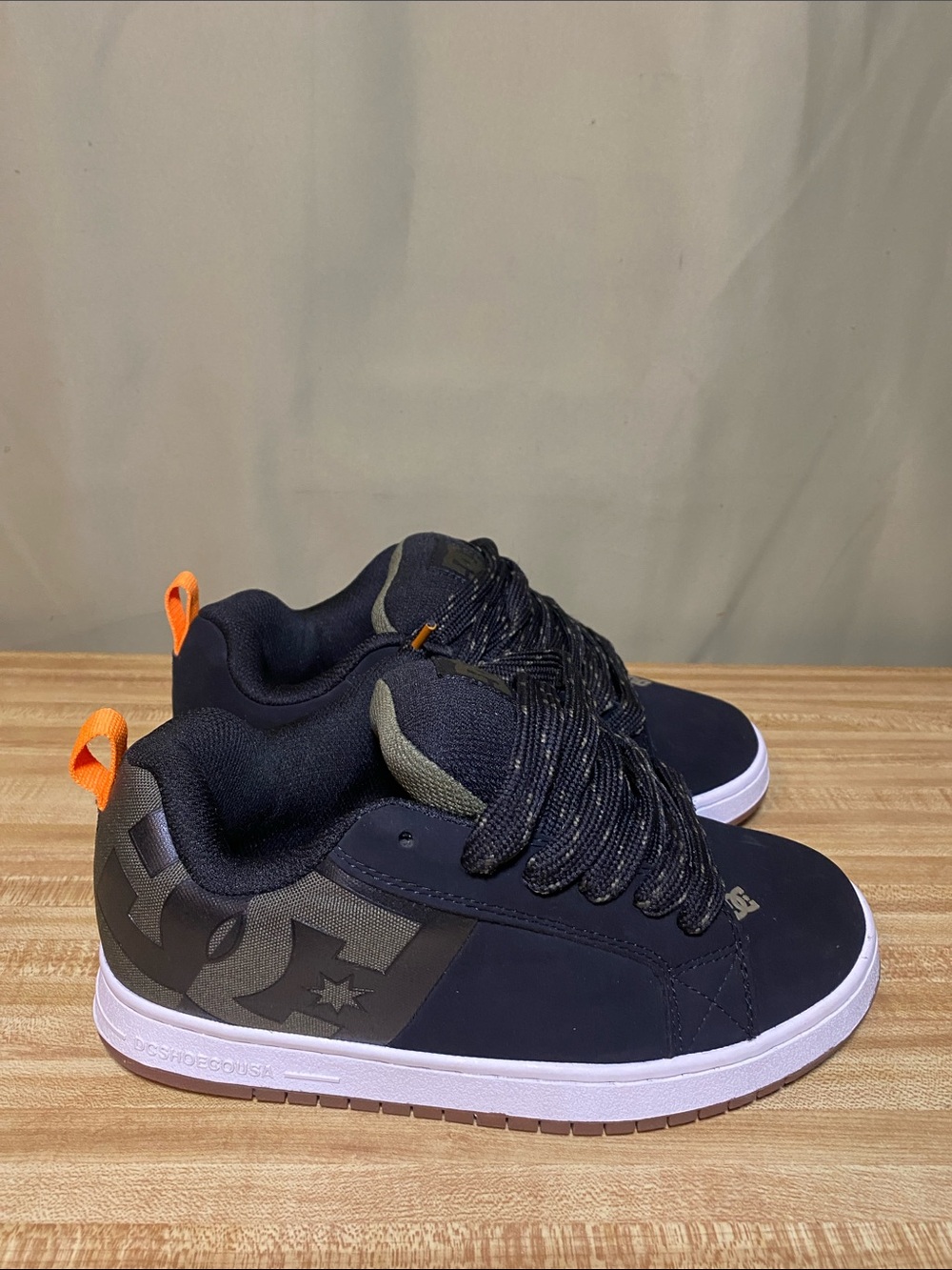 DC Men’s Court Graffik SQ Black Skate inspired Sneaker Shoes size Mens 7/ W 8.5